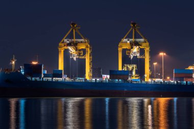 kap kargo yük gemi içinde shipya vinç bridge çalışma ile