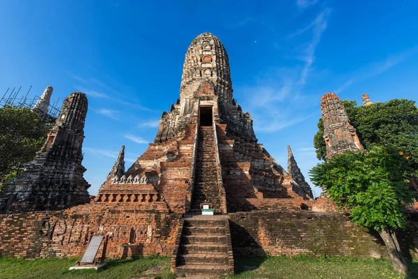 Wat Chaiwatthanaram je starobylé buddhistický chrám v Ayutthaya — Stock fotografie
