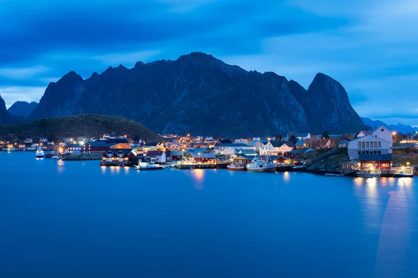 Beau Paysage Village Pêcheurs Reine Nuit Îles Lofoten Norvège Europe — Photo