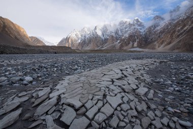 Pakistan 'ın kuzeyindeki Gilgit Baltistan, Karakoram sıradağlarındaki Passu Katedrali ya da Passu Katedrali