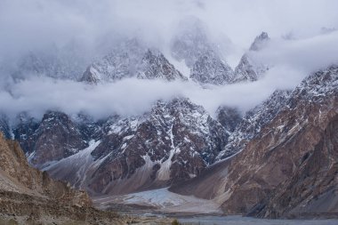 Pakistan 'ın kuzeyindeki Gilgit Baltistan, Karakoram sıradağlarındaki Passu Katedrali ya da Passu Katedrali