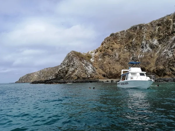  denizdeki tekne; Puerto Lopez