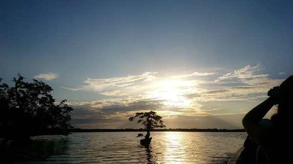 Hermosa Puesta Sol Sobre Lago Cuyabeno — Foto de Stock