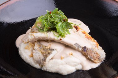 Izgara beyaz balık patates püresi ile
