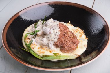 Dana pirzola garnitür ile