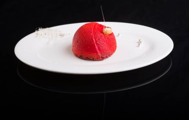 Kırmızı kadife tatlı