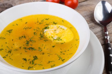 Sarı yumurta çorbası