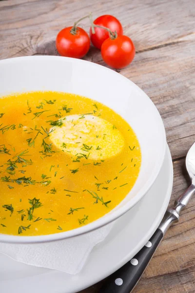 Κίτρινη σούπα με το αυγό — Φωτογραφία Αρχείου