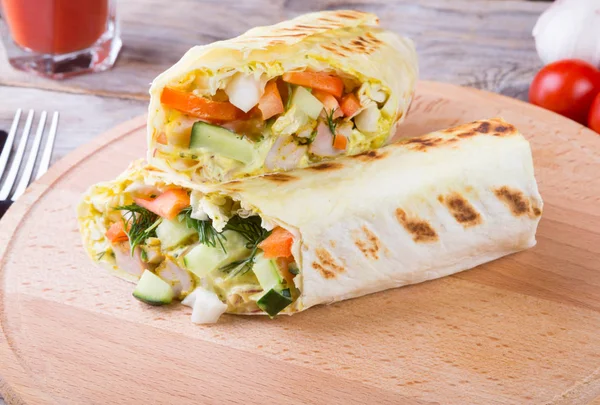 Burrito na desce — Zdjęcie stockowe