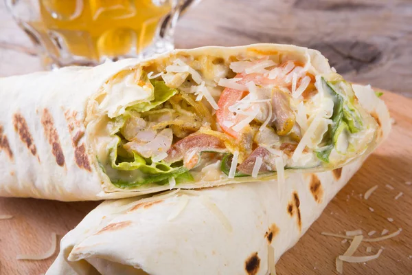 Kuřecí burrito se sýrem — Stock fotografie