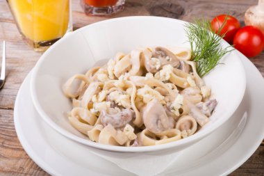Hazırlanan tagliatelle makarna