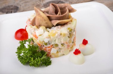 Sığır dili Rus salatası