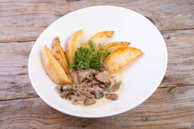 Beefstroganoff patates ile