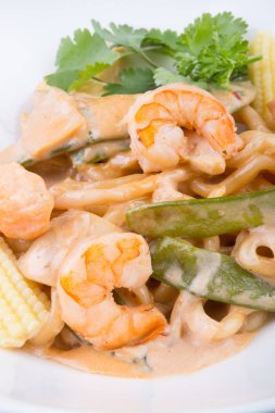 Karides ile Tay erişte