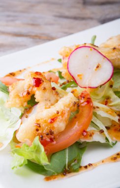 Hint Tavuk salatası