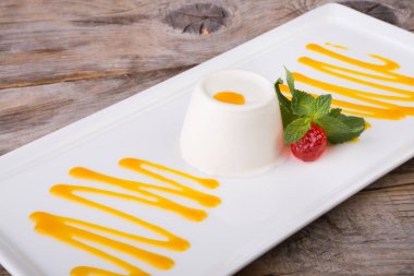 Hint tatlı plaka üzerinde