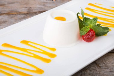 Hint tatlı plaka üzerinde