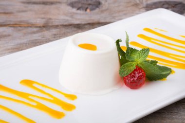 Hint tatlı plaka üzerinde