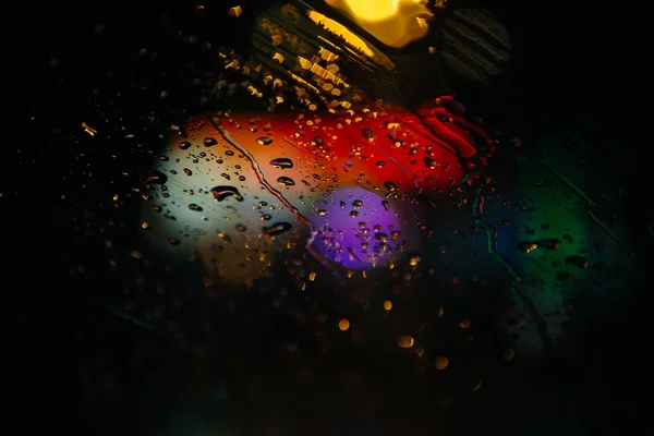 Gotas de chuva em um pára-brisas — Fotografia de Stock