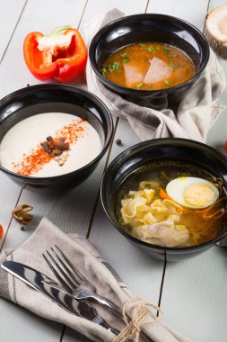 Üç farklı çorbalar kümesi