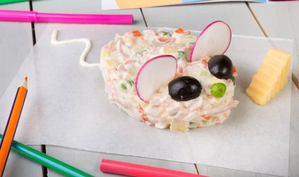 Çocuklar için Rus salatası