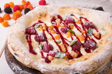 Ahududu tatlı pizza