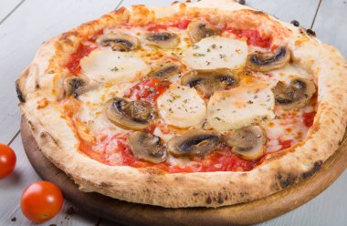 tamamen pişmiş pizza