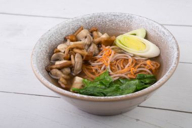 Soba buğday erişte çorbası
