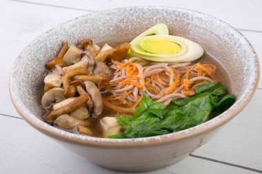 Soba buğday erişte çorbası