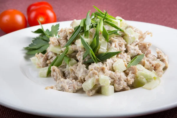 Salade de poulet au concombre asiatique — Photo