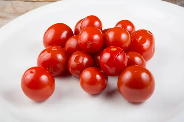 Kirschtomaten in Dosen — Stockfoto