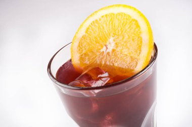 Limonata cam beyaz arka plan üzerinde