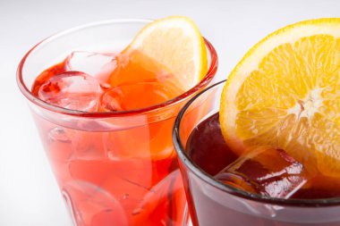Limonata cam beyaz arka plan üzerinde