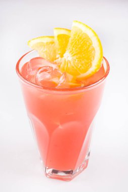 Limonata cam beyaz arka plan üzerinde