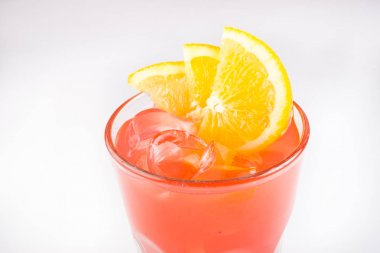 Limonata cam beyaz arka plan üzerinde