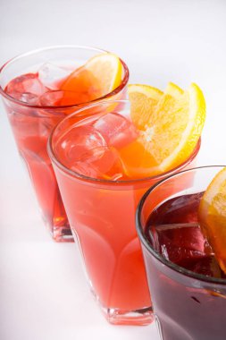 Limonata cam beyaz arka plan üzerinde