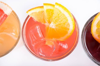 Limonata cam beyaz arka plan üzerinde