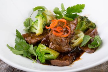 Brokoli ile sığır eti