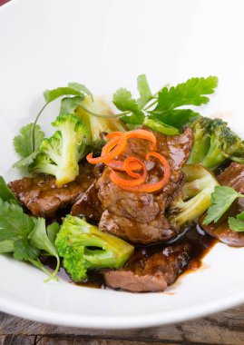 Brokoli ile sığır eti