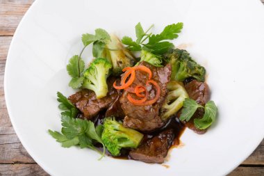 Brokoli ile sığır eti