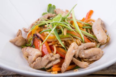 Asya wok erişte