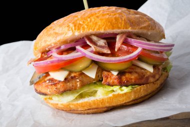 Bir ambalaj kağıdı büyük burger