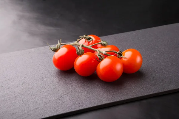 Direction des tomates cerises — Photo