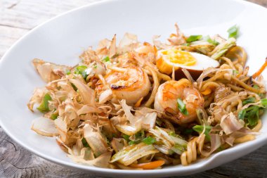 Asya kızarmış noodle