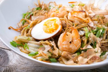 Asya kızarmış noodle