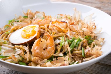 Asya kızarmış noodle