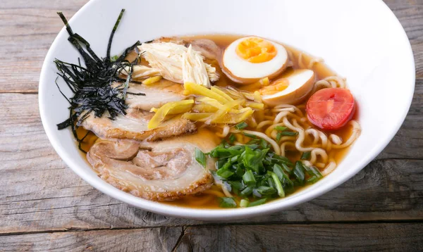 Japon ramen çorbası
