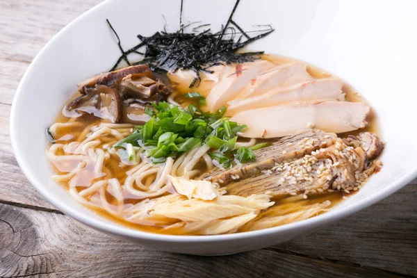 Japon ramen çorbası