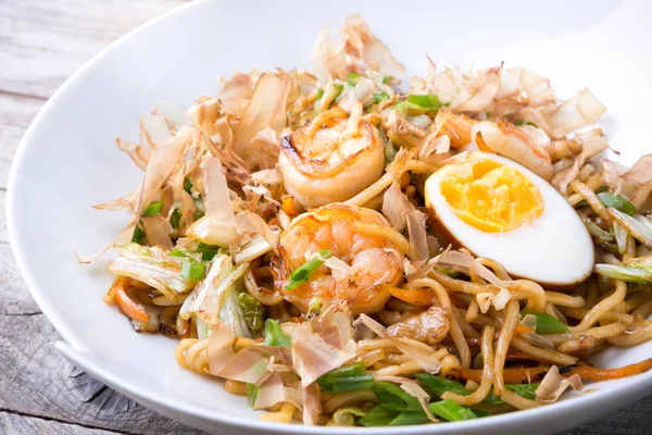 Asya kızarmış noodle