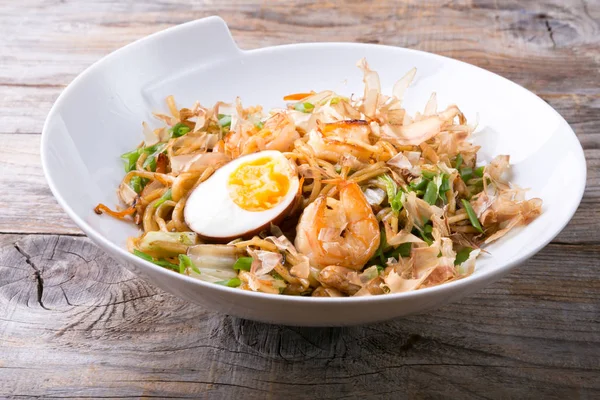 Asya kızarmış noodle